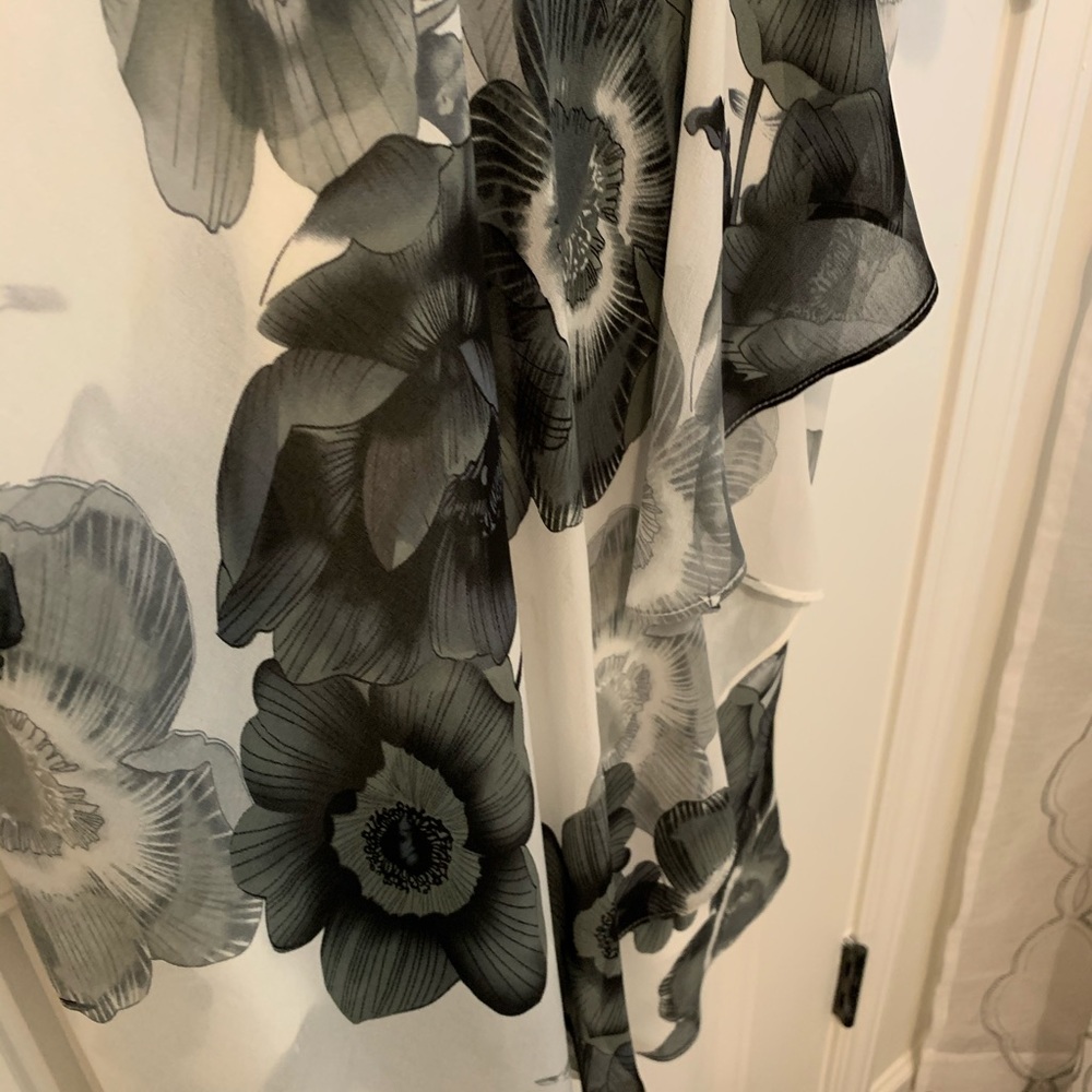 Donna Morgan Grey Floral dress - Picture 4 of 5